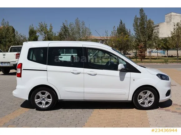 Ford Tourneo Courier 1.5 TDCi Delux Image 6